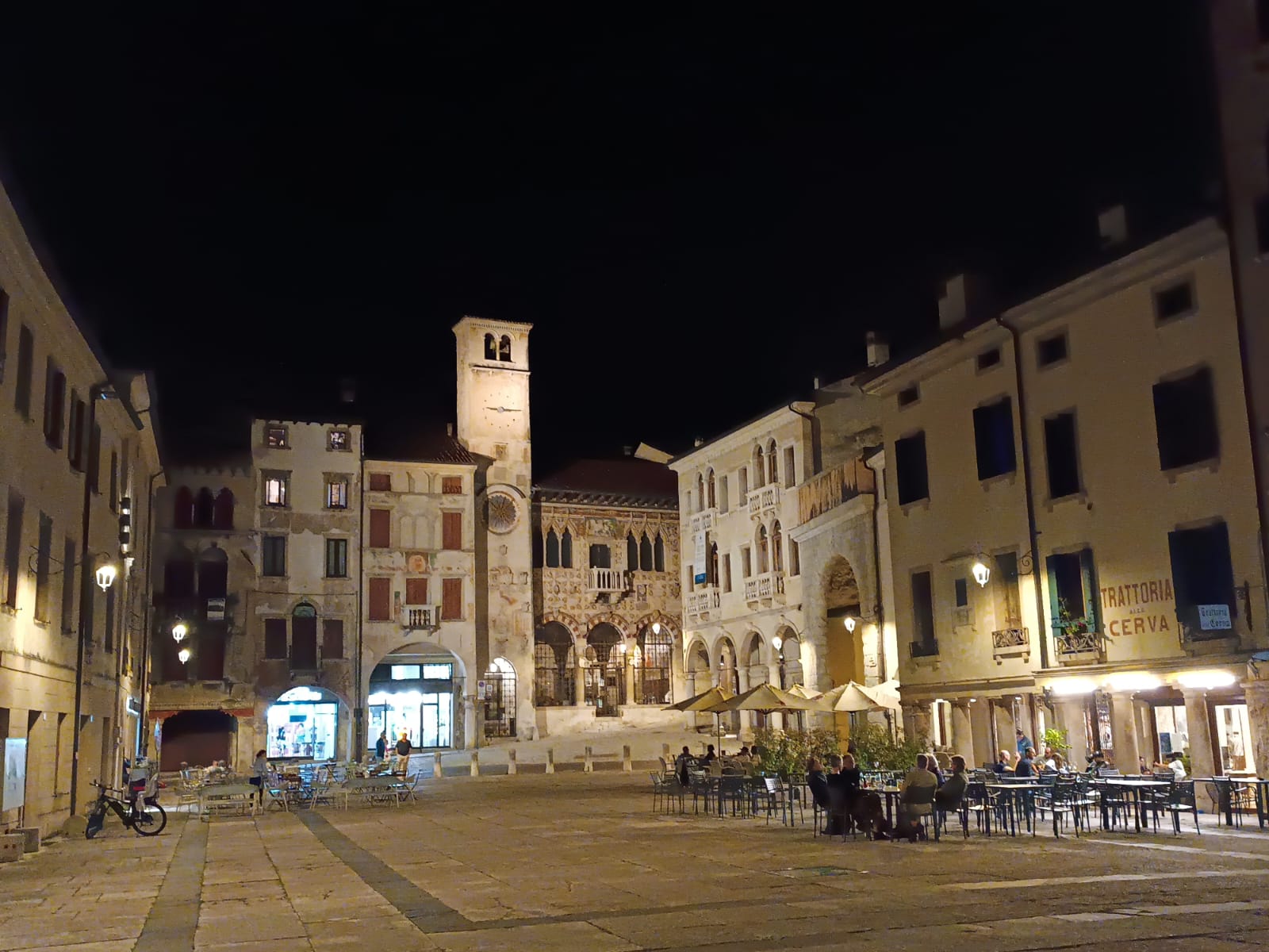 Piazza di notte